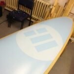 Schlankes Tail mit Logo