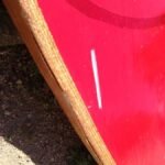 Thruster-Finnenkästen mit Silikon abdichtet