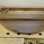 Holz des Butterfasses nach dem Hobeln