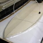 Verleimen des Oberdecks im Vakuum