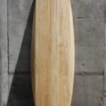 Oberseite des Holzsurfbretts