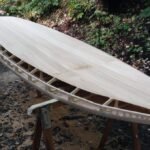 Paulownia-Decks wegen Überlänge aus zwei Stücken verleimt