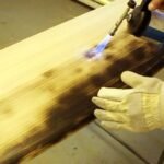 Handschuh um Glutnester auszuklopfen
