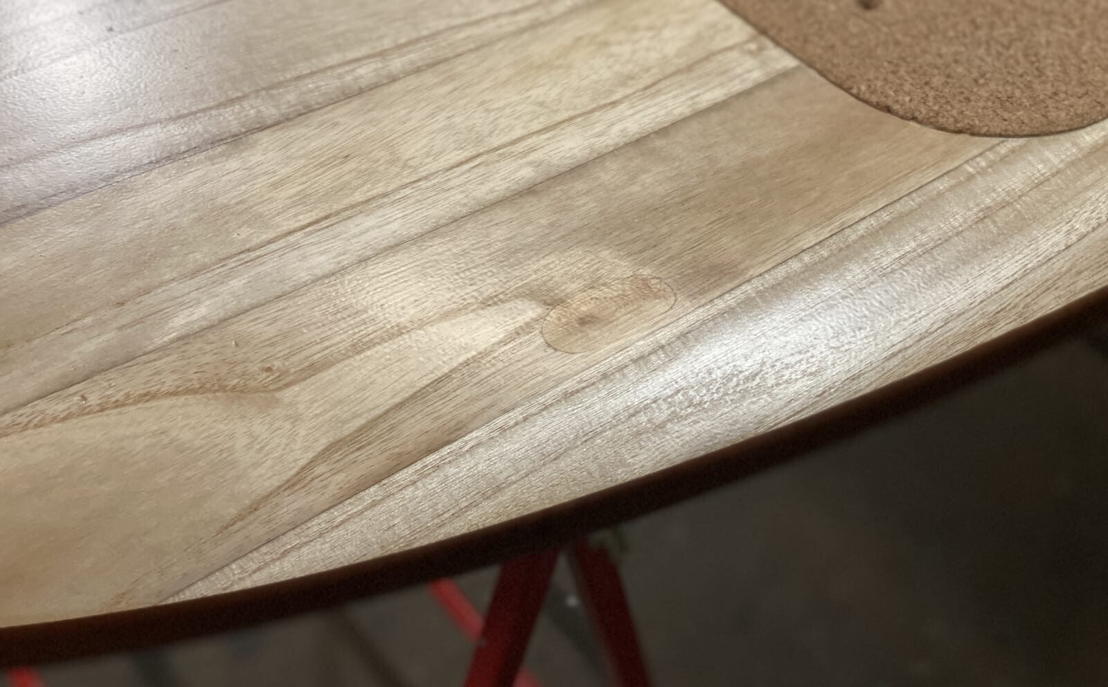 Reparatur des Paulownia-Decks