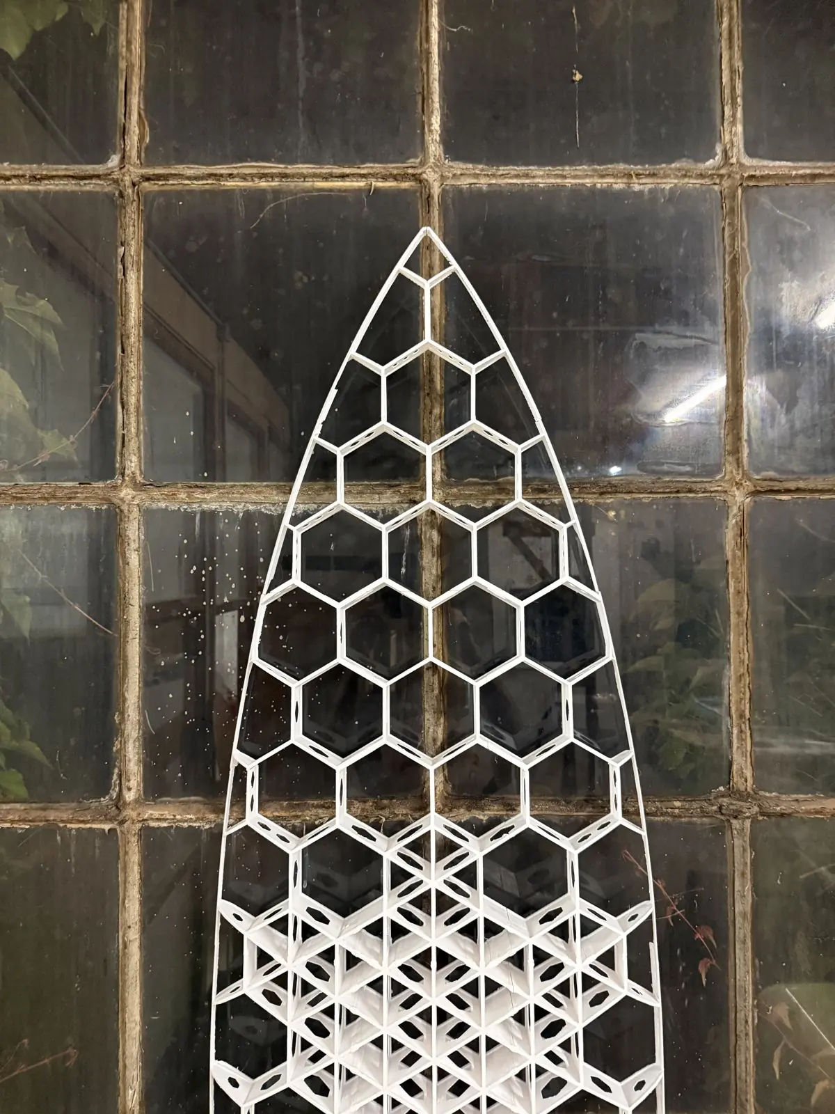 Nose des 3D-gedruckten Surfbrett-Kerns mit großen offenen Waben